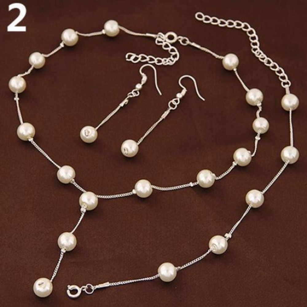 NWT Neckless Set